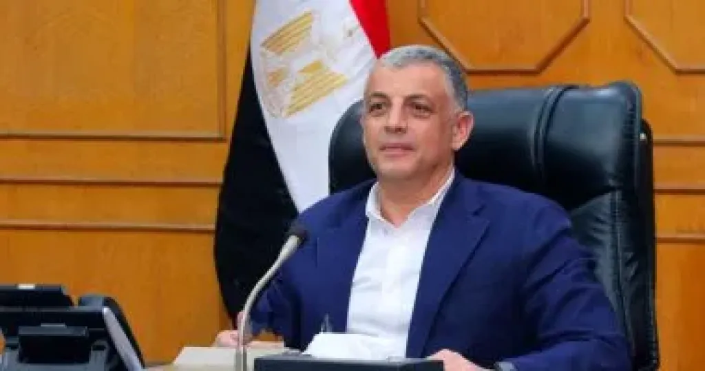 محافظ الإسماعيلية يتابع الموقف التنفيذي للسوق الحضري بحي أول