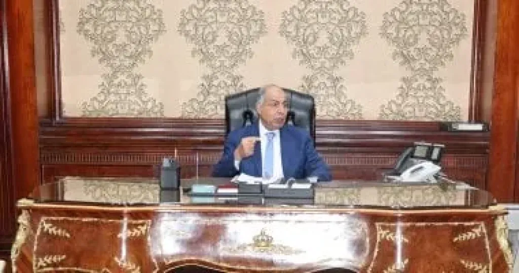 محافظ المنيا يوجه بإزالة برج مخالف فى بنى مزار وإحالة المقصرين للتحقيق