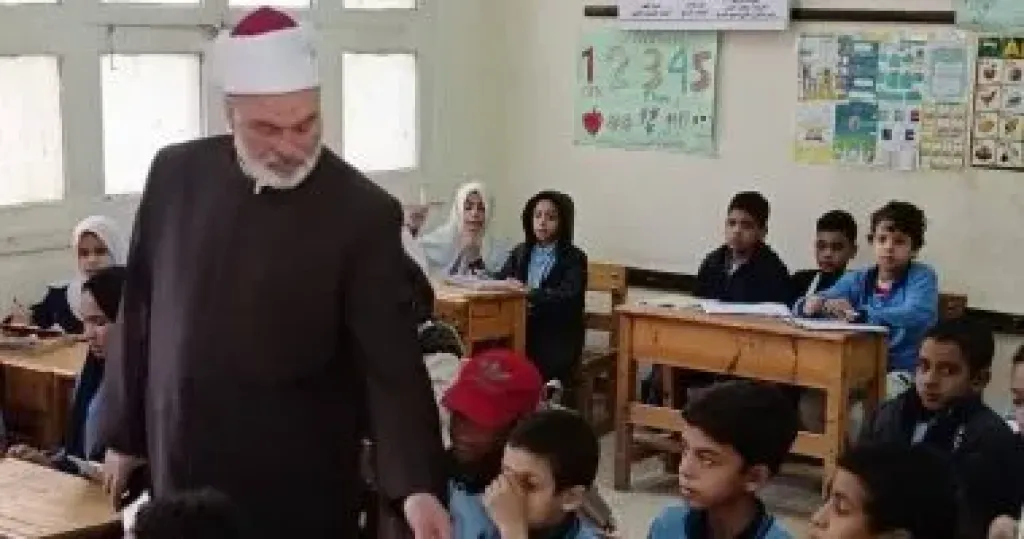 رئيس منطقة سوهاج الأزهرية يتفقد معهد العارف الابتدائي