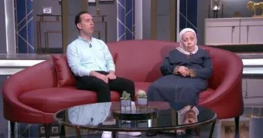 الحاجة شادية تروى قصة كفاحها في تربية 5 أبناء مكفوفين بـ”واحد من الناس”