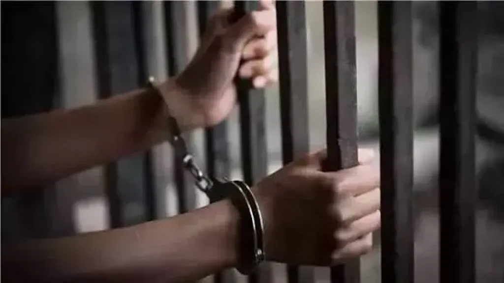 حبس 3 عاطلين بتهمة قتل شاب بسبب خلافات بينهم في عين شمس