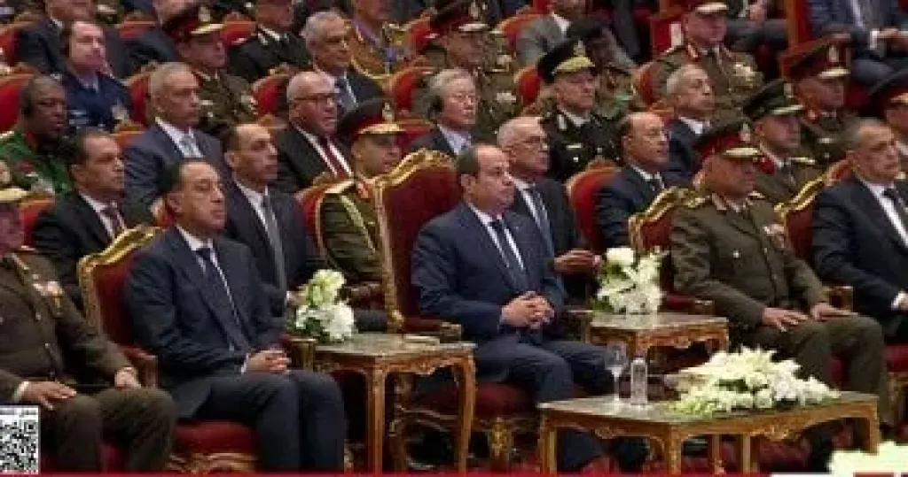 الرئيس السيسى يشاهد فيلما تسجيليا عن منظومة دفاعية من كوريا الجنوبية