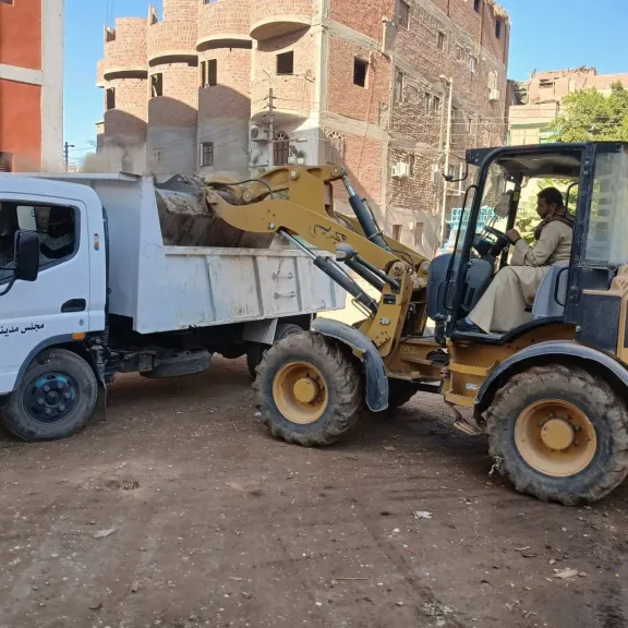 محافظ أسيوط يوجه بتكثيف حملات النظافة ورفع 112 طنًا من المخلفات