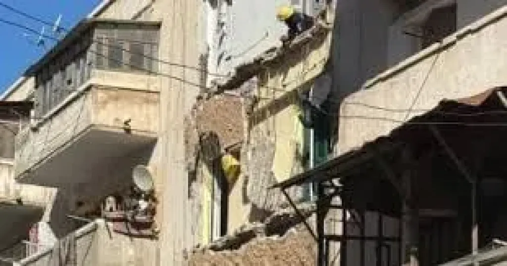 إصابة شخصين في انهيار ثلاث شرفات بعقار فى الإسكندرية
