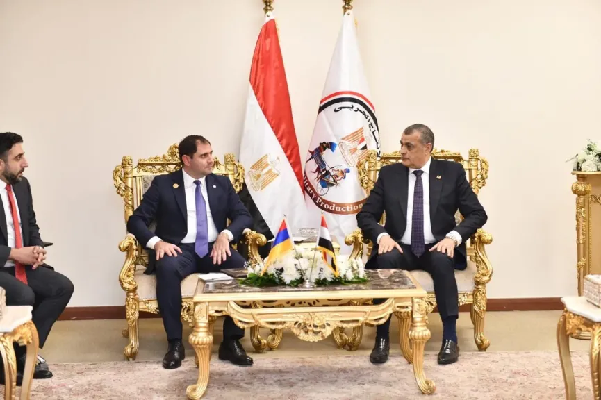 في اليوم الأول من معرض ”EDEX 2025”.. وزير الإنتاج الحربي ووزير دفاع أرمينيا يناقشان موضوعات التعاون المشترك