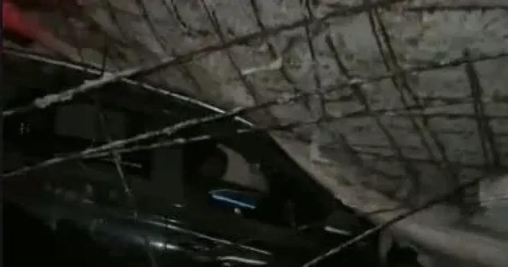 تحطم سيارة شيماء سعيد أرملة إسماعيل الليثى بعد انهيار سقف الجراج.. فيديو