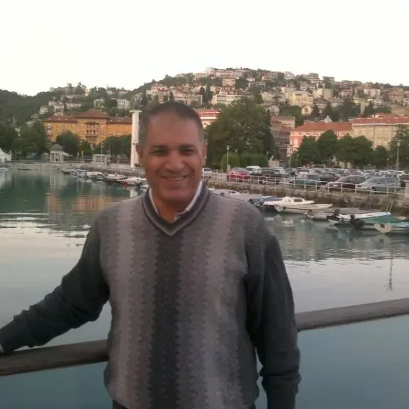 الدكتورناجى فوزى استاذ الامراض النفسية يكتب حكايتى مع ليبيا