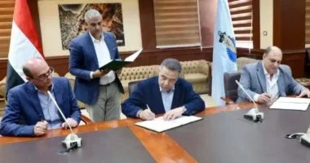 محافظ البحر الأحمر يوقع بروتوكول تعاون لتحويل قصر ثقافة الغردقة لمركز للفنون