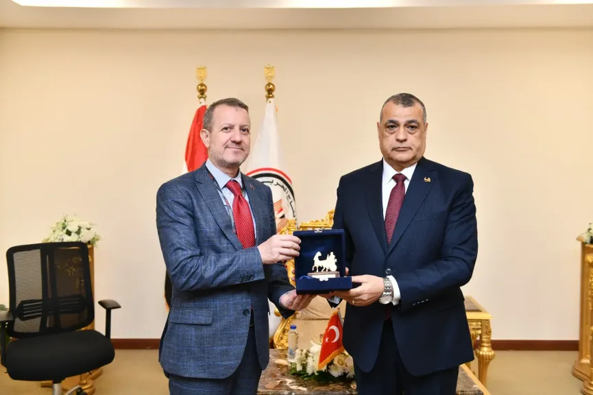 في مستهل فعاليات اليوم الثاني من “EDEX 2025”.. وزير الإنتاج الحربي يستقبل نائب رئيس هيئة الصناعات الدفاعية التركية لبحث أوجه التعاون المشترك