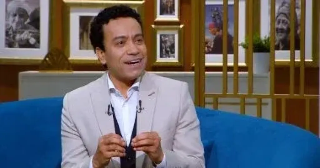 أستاذ مفصول بحكم قضائى وراء شائعة تعيين الفنان سامح حسين بجامعة حلوان