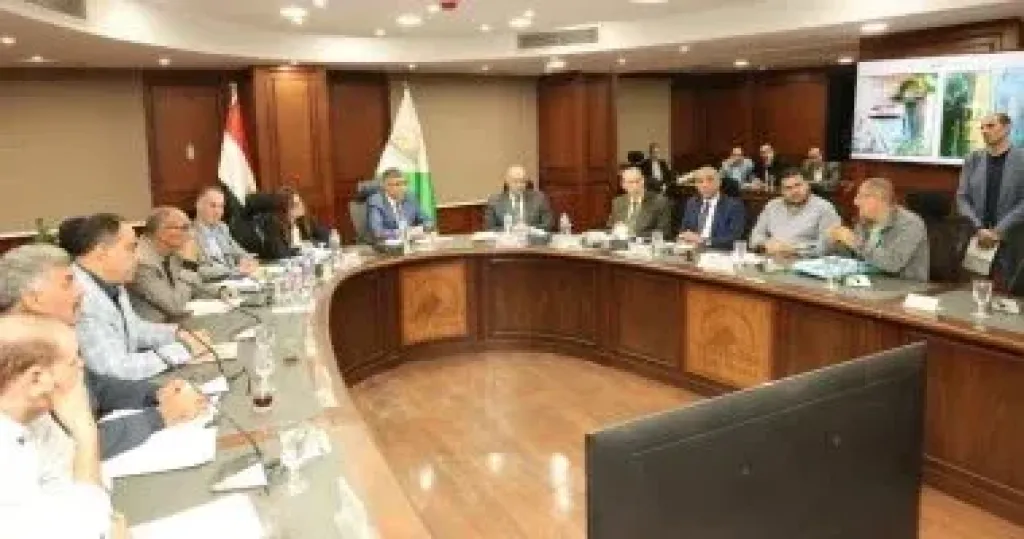 محافظ الجيزة يعقد اللقاء الأسبوعى للاستماع إلى شكاوى المواطنين بالأحياء