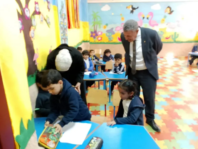 الديب يواصل جولاته الميدانية ويتفقد المدرسة الرسمية الدولية بإدارة النوبارية التعليمية