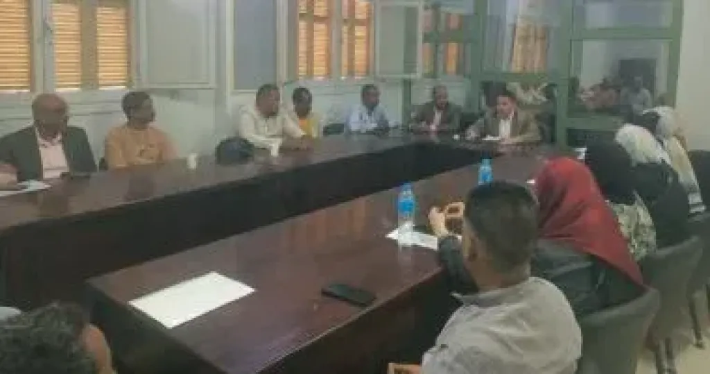 رئيس مدينة كوم أمبو الجديد يزيل 12 كشكا مخالفا