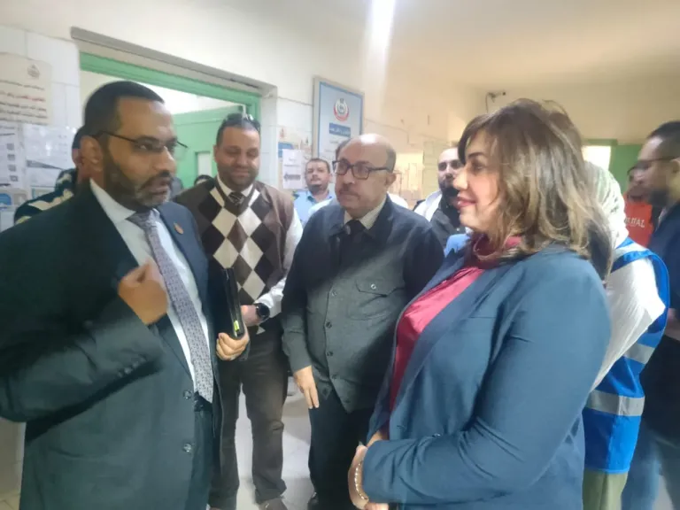 مساعد وزير الصحة يختتم جولاته المكوكية بأسيوط ويثني على مستوى الأداء