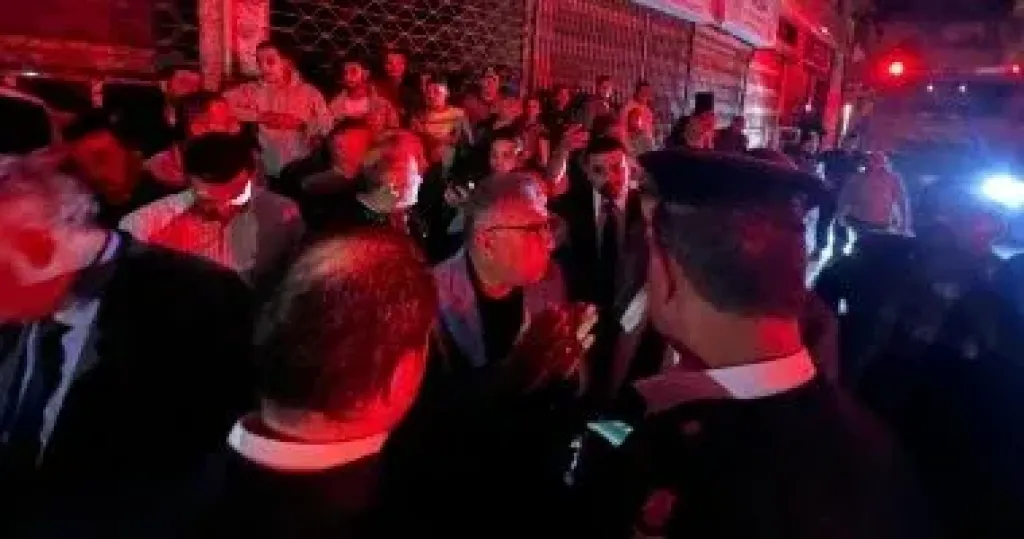 محافظ الدقهلية ومدير الأمن يتابعان جهود السيطرة على حريق سوق الخواجات بالمنصورة
