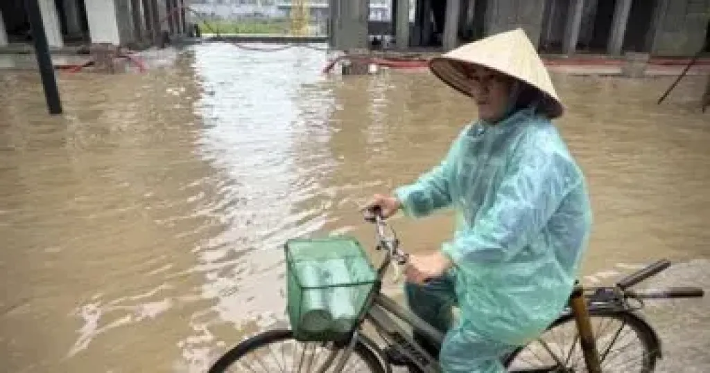 ارتفاع حصيلة ضحايا الفيضانات والانهيارات الأرضية في إندونيسيا