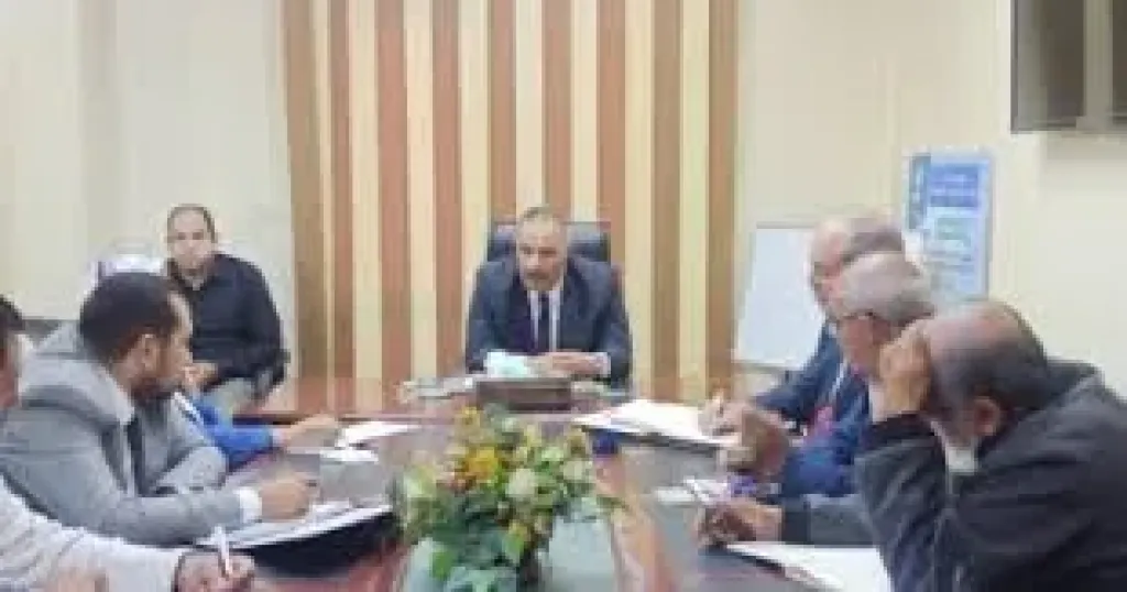 رئيس مياه القناة يترأس اجتماع اللجنة العليا للسلامة والصحة المهنية