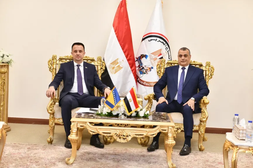 خلال فعاليات ”EDEX 2025”.. وزير الإنتاج الحربي ووزير الطاقة والتعدين البوسني يناقشان سبل التعاون|صور
