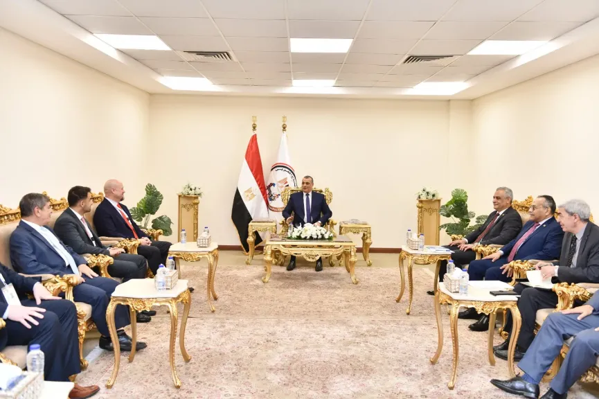 وزير الإنتاج الحربي يناقش مع ممثلي ”نورثروب جرومان” الأمريكية و”هيلينك” اليونانية أوجه التعاون في« التصنيع العسكري»|صور