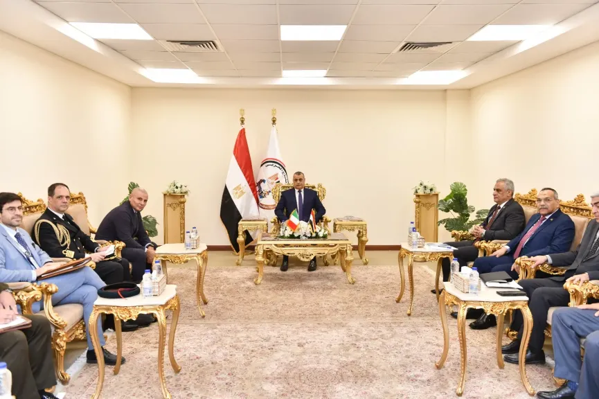 بجناح الوزارة بمعرض ”EDEX 2025”.. وزير الإنتاج الحربي يبحث مع السفير الإيطالي موضوعات التعاون المشترك