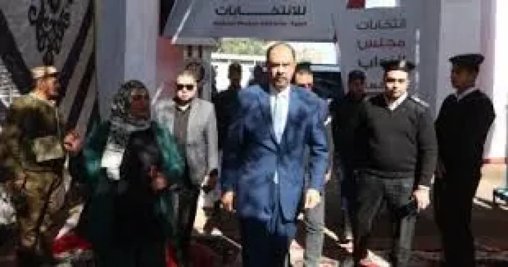 محافظ سوهاج يتفقد لجان انتخابات مجلس النواب