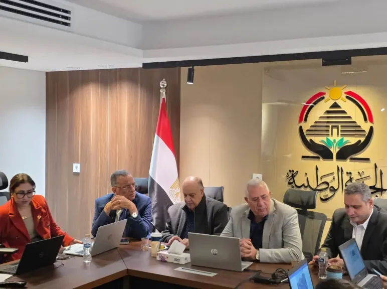 السيد القصير يتفقد غرفة عمليات حزب الجبهة الوطنية لمتابعة سير الانتخابات