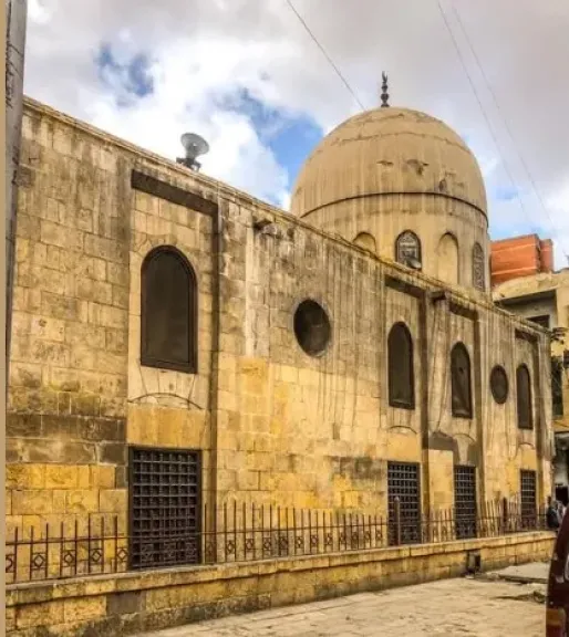 تم بناؤه عام 1508 ميلادية ”مسجد الدشطوطي” المياه الجوفية والاهمال  تنخر في جدرانه