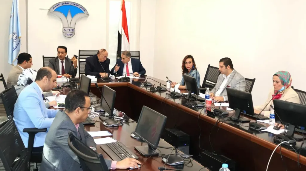 غرفة عمليات القومي لحقوق الإنسان تواصل متابعة الانتخابات الإعادة