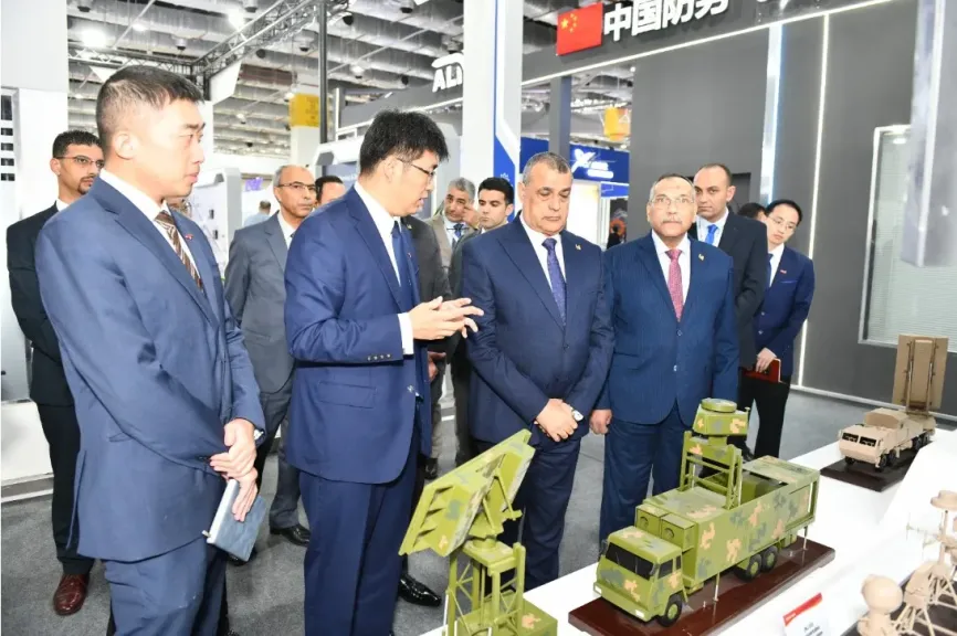 وزير الإنتاج الحربي يزور أجنحة عدد من الشركات المشاركة بالمعرض الدولى ”EDEX 2025”|صور