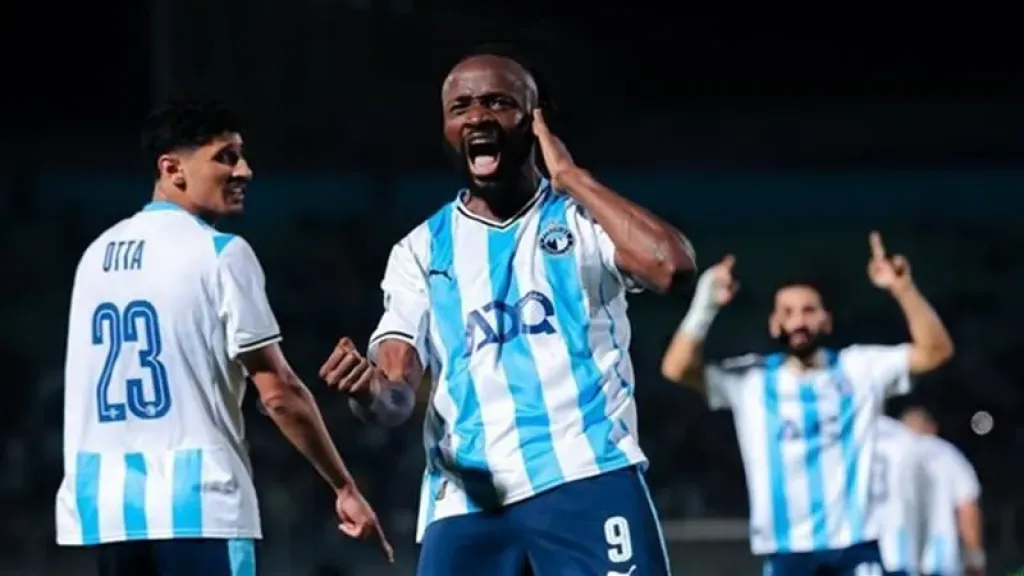 فيستون ماييلي يقود هجوم بيراميدز أمام كهرباء الإسماعيلية في الدوري المصري