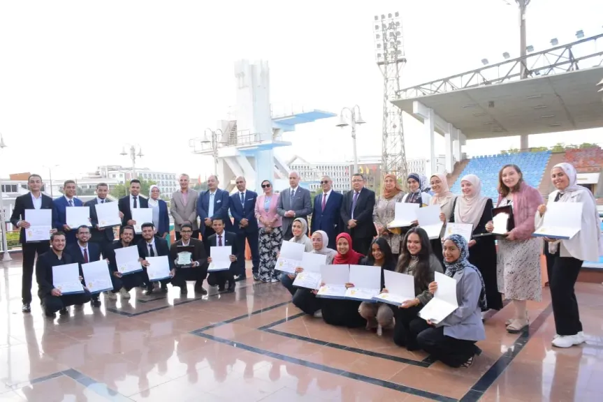 جامعة أسيوط تختتم فعاليات مسابقة الطالب والطالبة المثاليين للعام الجامعي