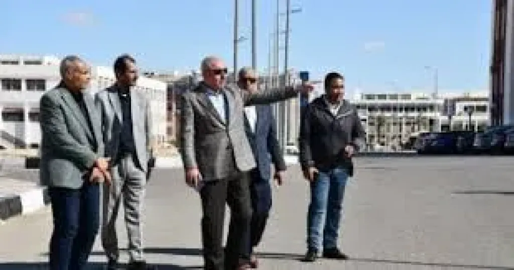 رئيس جامعة القناة يتابع أعمال تطوير البنية التحتية داخل الحرم الجامعي