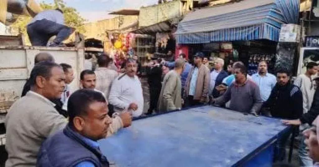 حملة فى مدينة العياط لرفع إشغالات الباعة الجائلين وتحقيق الانضباط