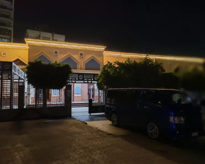 وصول جثمان السباح يوسف محمد لمسجد الكريم ببورسعيد لأداء صلاة الجنازة.. صور