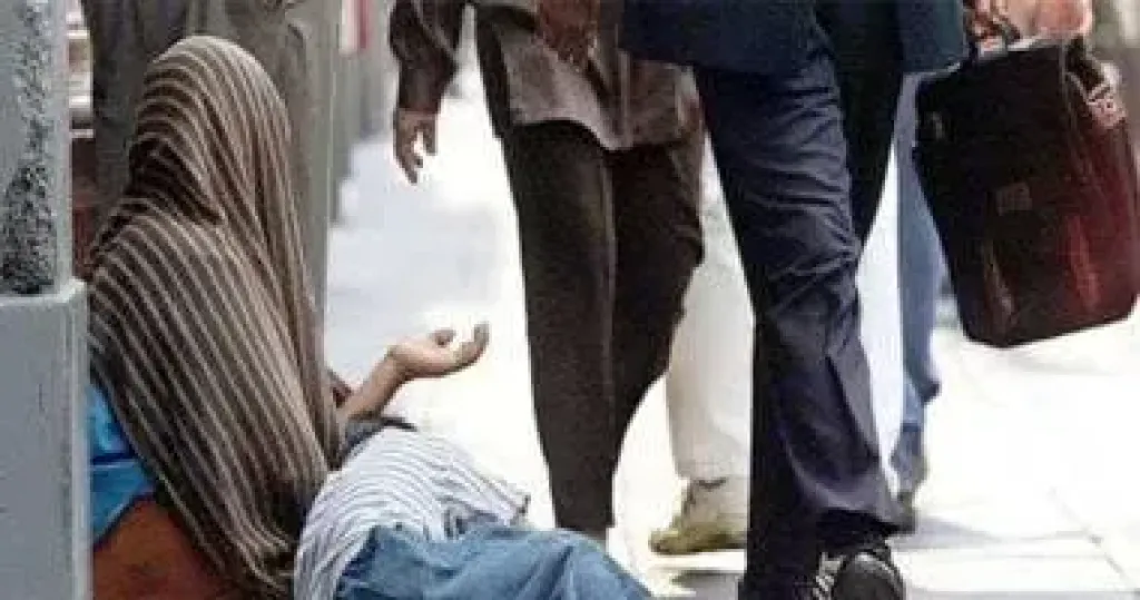 حبس عاطل وربتي منزل بتهمة استغلال الأطفال في التسول والنشل بالقاهرة