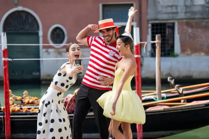 طرح إعلان الموسم الخامس من Emily in Paris.. دراما ورومانسية وأزياء مبهرة