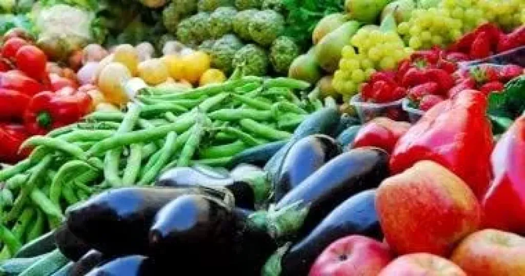 اعرف الأسعار فى أسواق الخضار والفاكهة اليوم الخميس 4-12-2025 فى المنوفية