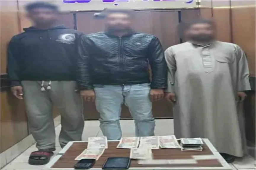 الشرطة تضبط سيارة محملة بأموال لتشجيع الناخبين على التصويت في سوهاج