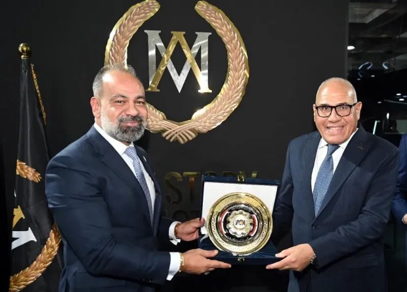 رئيس «العربية للتصنيع» يتفقد جناح «أميستون إنترناشيونال جروب»..ويشيد بخبراتها التصنيعية المتطورة|صور