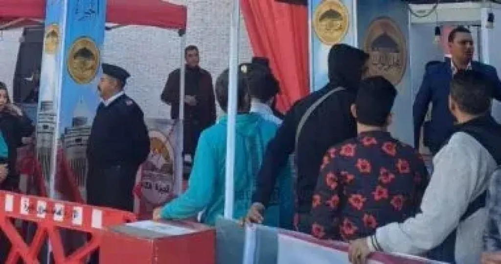 تزافد الناخبين على لجان دائرة إمبابة بعد انتهاء فترة الراحة.. صور