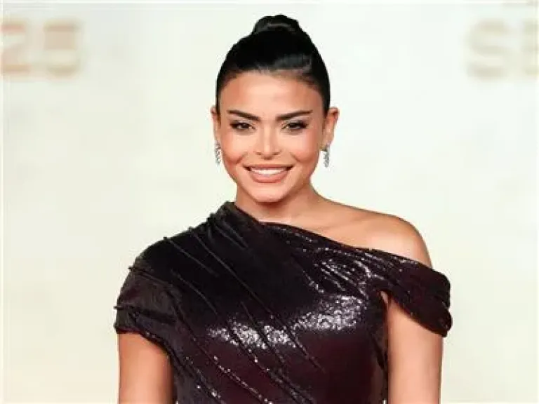 أسماء جلال تتألق في حفل افتتاح مهرجان البحر الأحمر السينمائي 2025