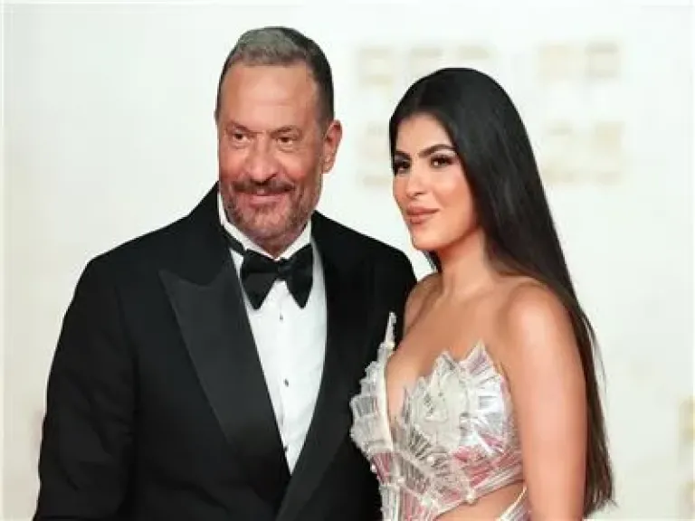 ماجد المصري وزوجته في افتتاح مهرجان البحر الأحمر السينمائي 2025