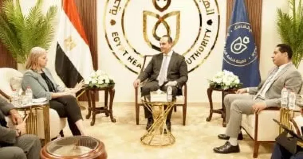 رئيس هيئة الرعاية الصحية يلتقى وفد وزارة التجارة والأعمال والسفارة البريطانية بالقاهرة