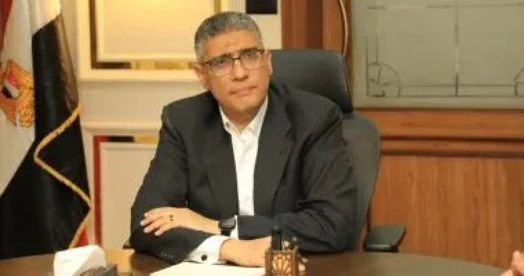 محافظ الجيزة يتابع سير انتخابات مجلس النواب من داخل مركز السيطرة