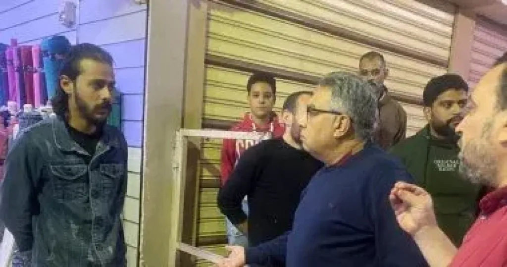 محافظ الدقهلية يتفقد سوق الخواجات بالمنصورة بعد الحريق ويشدد على إجراءات السلامة