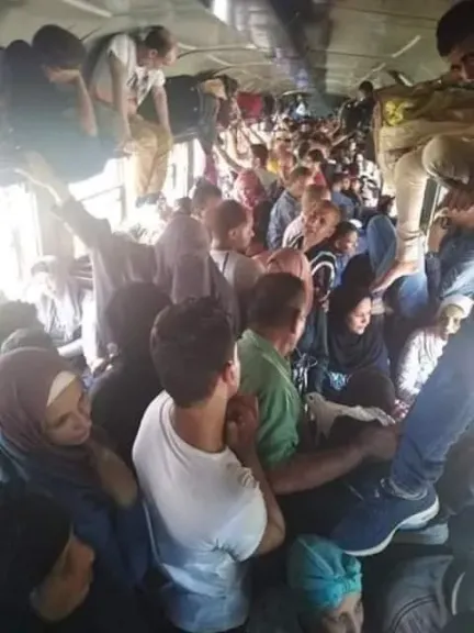 محطة بنى سويف تتحول إلى ساحة عذاب يومى  الركاب بين مطرقة التكدس وسندان الغرامات