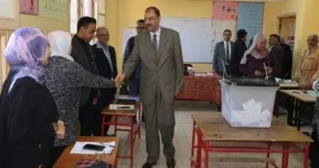 محافظ سوهاج يتفقد عدداً من لجان انتخابات النواب بجهينة وطهطا