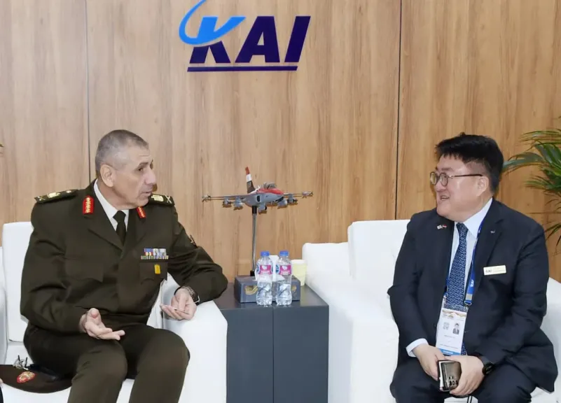 على هامش فعاليات اليومين الثالث والرابع ل”إيديكس - 2025”..لقاءات ثنائية مكثفة لقادة الأفرع الرئيسية وكبار قادة القوات المسلحة