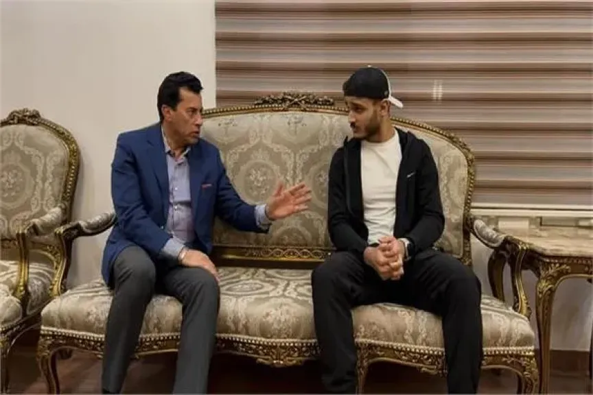 وزير الرياضة يستقبل لاعب المصارعة بعد إنهاء أزمة محاولة تجنيسه