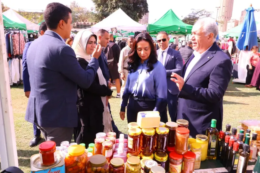 وزيرة التضامن الاجتماعي تفتتح معرض ”جزيرة الخير” بنادي الجزيرة الرياضي